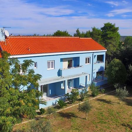 Sara Apartments Petrcane Bagian luar foto
